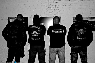 байкеры из московского отделения  мотоклуба Outlaws